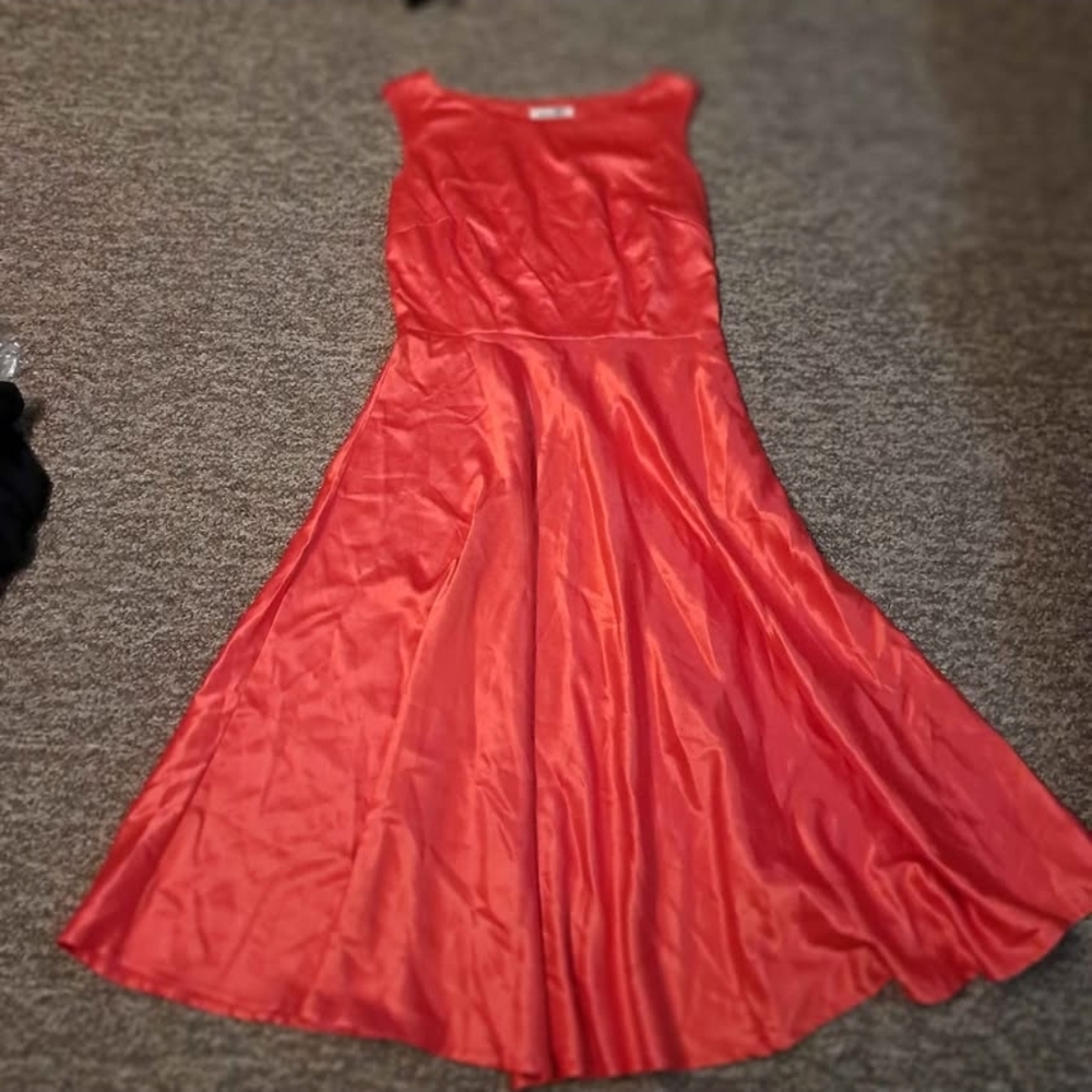 Elegant Red Midi Dress
